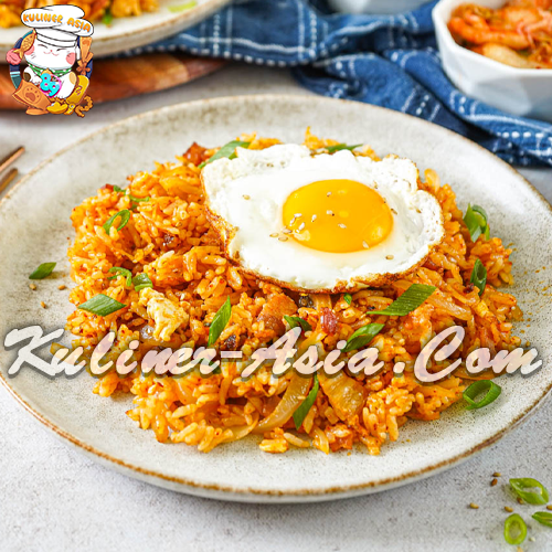 Kimchi Bokkeumbap: Nasi Goreng Korea yang Pedas dan Gurih