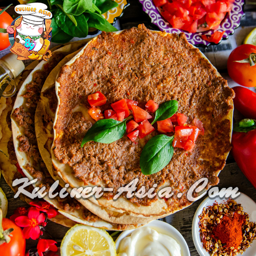 Lahmacun: “Pizza Turki” yang Tipis, Renyah, dan Kaya Rasa