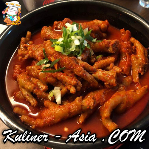 Kuliner Ceker Mercon: Pedas Meledak yang Bikin Ketagihan